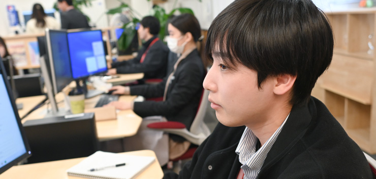 業務してる感じの写真