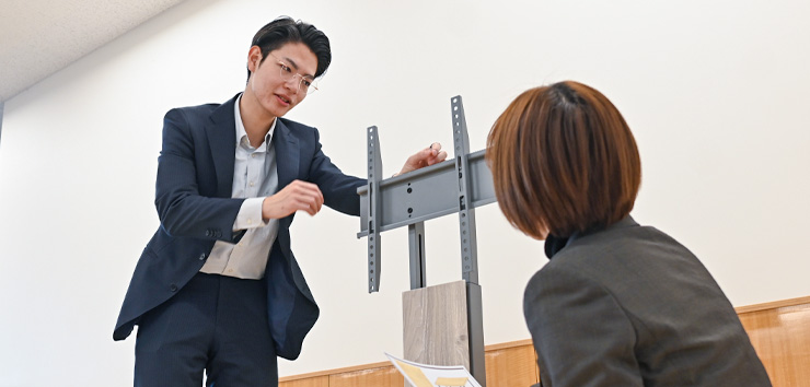 新宮質問に答えてる風画像